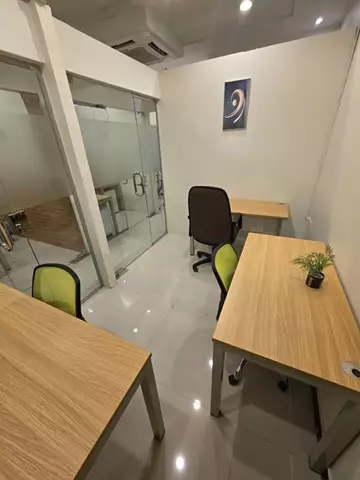 مكتب تجاري للإيجار في حي العارض في شمال الرياض