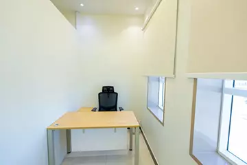مكتب تجاري للإيجار في حي العارض في شمال الرياض